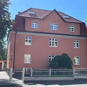 Apartment Apartment-haus Landeskrone